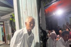 Vợ chồng chết trong vụ sạt lở ở Đà Lạt: Cha già đứng trong mưa đợi thi thể các con