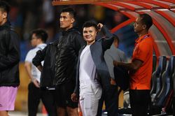 Bạn có muốn xem cầu thủ 10 tỷ đồng thi đấu ở V-League hay không?