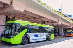 Đưa vào sử dụng xe buýt điện miễn phí phục vụ nối chuyến tại sân bay Nội Bài