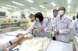 Thêm 6.000 chai thuốc điều trị tay chân miệng được phân bổ đến các bệnh viện