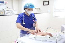 BV Sản nhi Phú Thọ nuôi dưỡng thành công trẻ sinh non 700g