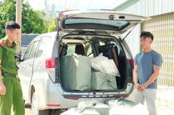 Bắt quả tang vụ vận chuyển gần 9.000 bao thuốc lá lậu