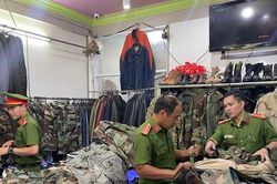 Thu giữ nhiều quân phục rằn ri cũ nghi nhập lậu