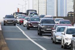 Đi vào làn khẩn cấp Vành đai 3 trên cao, nữ tài xế phân trần do 'quá vội' đi làm