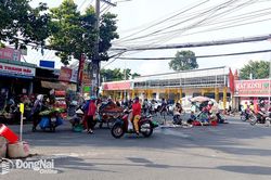 Tái diễn buôn bán giữa lòng đường