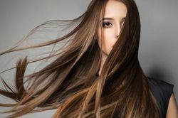 Cách chăm sóc sức khỏe da đầu để có mái tóc dày mượt, óng ả