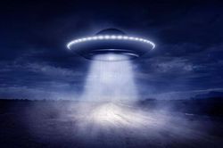Cựu sĩ quan tình báo Mỹ tiết lộ tin chấn động toàn cầu về UFO