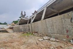 Kè chống sạt lở vừa xây xong đã sập ở Vĩnh Phúc