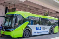Xe bus điện vận hành phục vụ khách nối chuyến tại sân bay Nội Bài từ 1/7