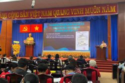 Gần 300 tiểu thương ký cam kết và được tuyên truyền pháp luật về thương mại điện tử