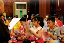 Về chùa học Phật