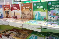 Khi nào sách giáo khoa lớp 4, 8, 11 được chuyển tới các địa phương?