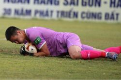CAHN đứt mạch bất bại ở V-League nhưng thủ môn Việt Kiều Filip Nguyễn ra mắt không tệ