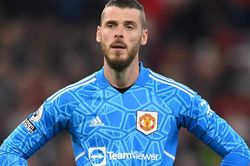 Rio Ferdinand chỉ trích Man United tệ bạc với David De Gea