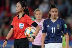 VAR sẽ lại thay đổi tại World Cup nữ 2023
