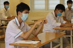 Thí sinh nhận được lời giải nhưng không dám mở ra xem, bạn trai người giải đề đăng ảnh chụp lên mạng