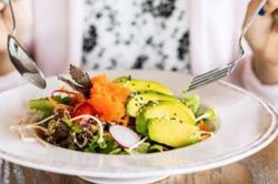 5 công thức salad mùa hè thanh mát và giàu dinh dưỡng