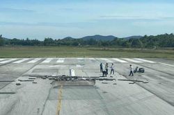 Tạm đóng cửa sân bay Vinh trong 1 ngày vì sự cố đường băng bị nứt