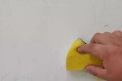 Cách làm sạch bức tường màu trắng nhanh chóng, hiệu quả
