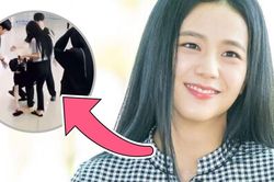 Blackpink Jisoo bị đạp dép tại sân bay, fan so sánh với Lọ Lem
