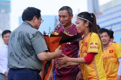 Thủ tướng chúc các nữ cầu thủ dự World Cup 'thi đấu hết mình, chinh phục đỉnh cao'