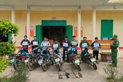 Đồn Biên phòng Ia Mơ bắt giữ, xử lý 8 đối tượng sử dụng súng tự chế để săn bắt thú rừng