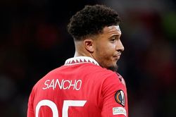 MU tống khứ Sancho, động thái lạ từ Dortmund