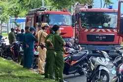 Cháy kho chứa sơn ở TP Thủ Đức, hàng trăm công nhân tháo chạy