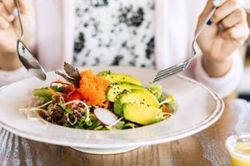 5 công thức salad mùa hè thanh mát và giàu dinh dưỡng
