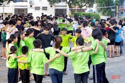 17 trẻ em mồ côi ở Cẩm Xuyên tham dự trại hè 'Khát vọng'