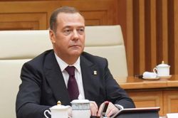 Ông Medvedev nêu ra hai cách để tháo gỡ đối đầu trên thế giới