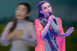 Nữ ca sĩ trẻ khiến dân mạng bồi hồi vì quá giống Phi Nhung khi hát 'Bậu ơi đừng khóc'