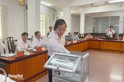Không bỏ phiếu tín nhiệm theo kiểu cảm tính