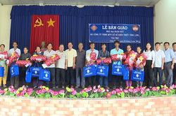 Bàn giao 10 căn nhà Đại đoàn kết