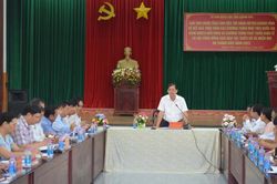 Ông Nguyễn Tấn Tuân làm việc với UBND huyện Khánh Vĩnh về kết quả thực hiện 2 chương trình mục tiêu quốc gia 6 tháng đầu năm