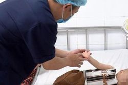 Vì sao ca mắc tay chân miệng diễn biến nặng nhiều hơn so với trước?