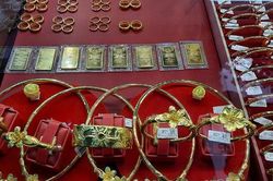Người mua vàng nhẫn lãi 2 triệu đồng/lượng, vàng miếng SJC lỗ 150.000 đồng/lượng sau nửa năm