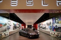 Tesla đạt lượng giao xe cao kỷ lục nhờ giảm giá