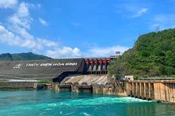 Tháng 7 đỉnh điểm nắng nóng tại miền Bắc, tăng huy động nguồn thủy điện