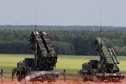 Bộ trưởng Quốc phòng Đức kiểm tra hệ thống Patriot mới chuyển cho Ba Lan