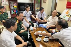 Khám chữa bệnh miễn phí cho đối tượng chính sách phường Trung Hòa
