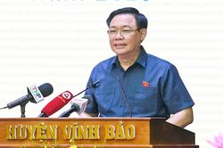 Chủ tịch Quốc hội Vương Đình Huệ tiếp xúc cử tri Hải Phòng