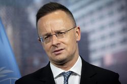 Ngoại trưởng Hungary nêu 'tin buồn' với Ukraine