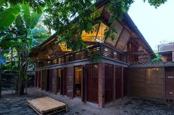 Chiêm ngưỡng nhà tre truyền thống đẹp dung dị giữa lòng Hà Nội