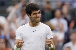 Carlos Alcaraz đoạt vé vào vòng 2 Wimbledon 2023