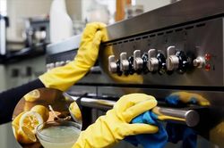 Không cần hóa chất độc hại, đây là cách đơn giản để xử lý vết mỡ bám khi nấu ăn