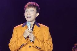 Hồ Văn Cường hát ca khúc nổi tiếng trong đêm nhạc khiến dân mạng nức lòng