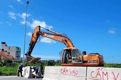 Dựng rào chắn, cảnh báo cấm đường sau vụ ca nương nhí Đặng Tú Thanh tử nạn