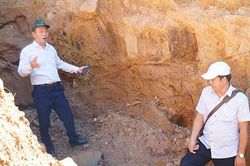 Kiểm tra các điểm khai thác vàng, tìm nguyên nhân ô nhiễm nước sông Đakrông