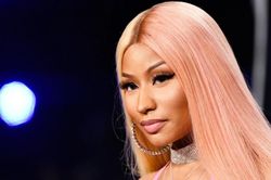 Rapper Nicki Minaj trì hoãn ra album mới